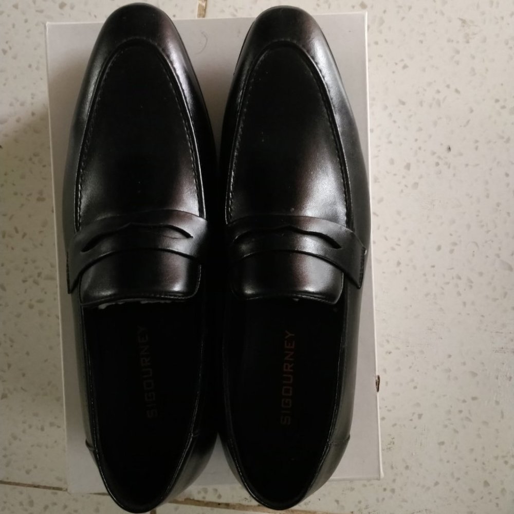 Men's leather loafers on the walking floor Regular Moccasin Loafer shoe size